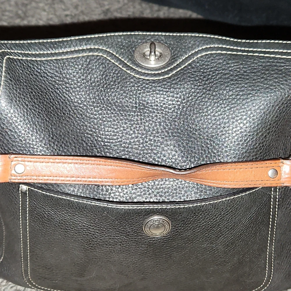 Vintage coach gently used large handbag - Picture 2 of 3